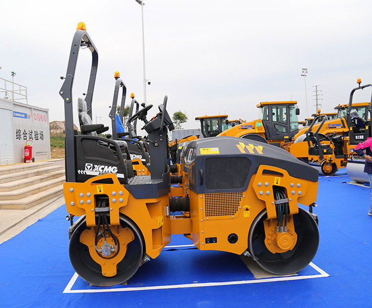 XCMG Official XMR303S China Hot Sale 3 Ton Light Vibratory Road Roller Compactor